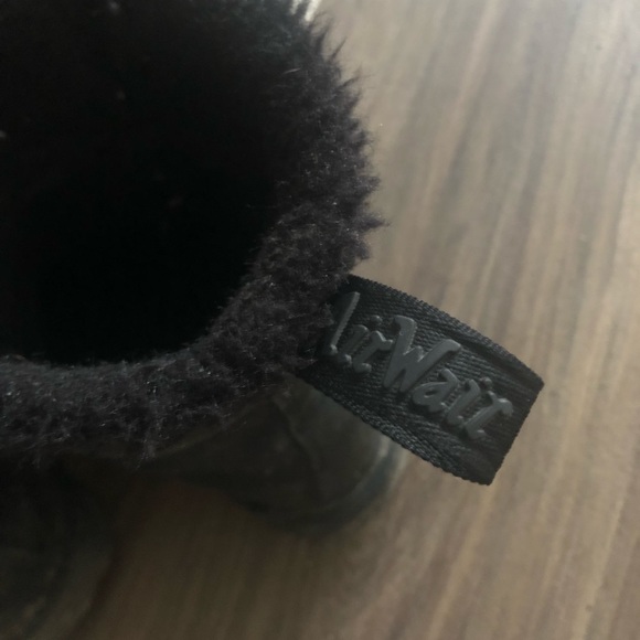 Doc Martens Lined with Fur - Picture 2 of 9